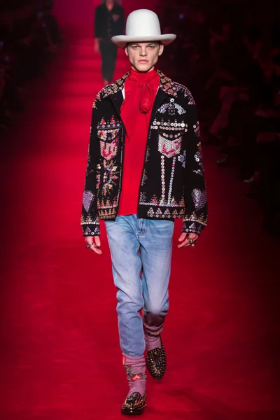 Look 13